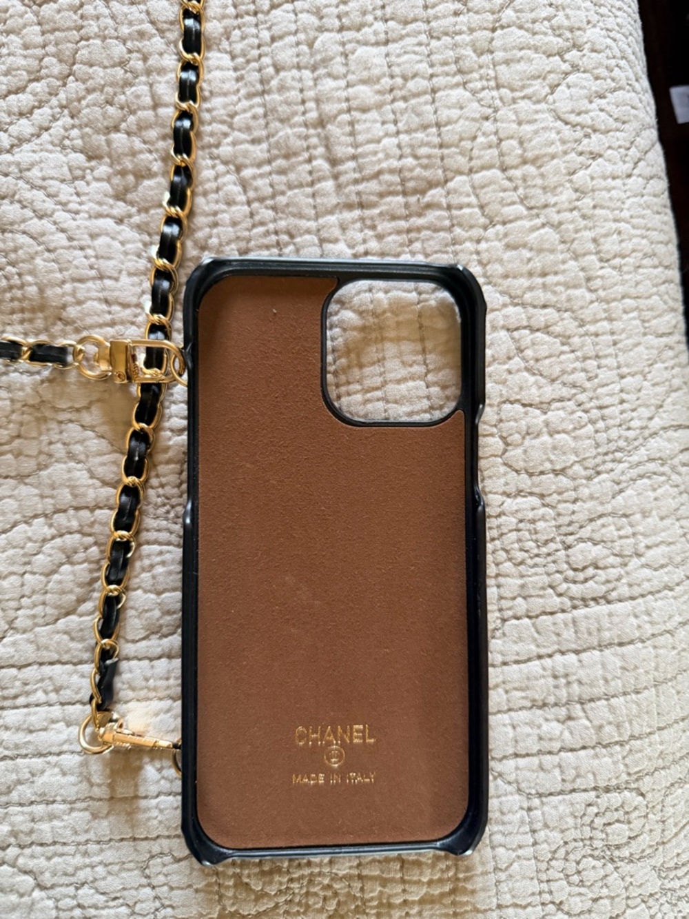 CHANEL Black Quilted Leather Camera-Style Crossbody Phone Case with Gold Chain - Picture 3 of 4